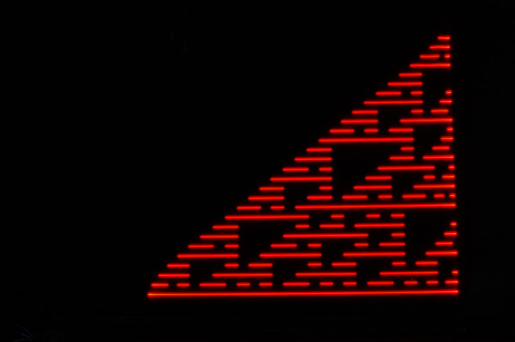 Monochrome-Cellular-Automaton-Light-Painting